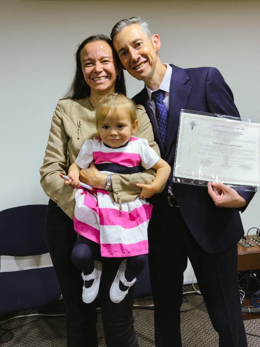 Familia recibida en una iglesia de la IPR